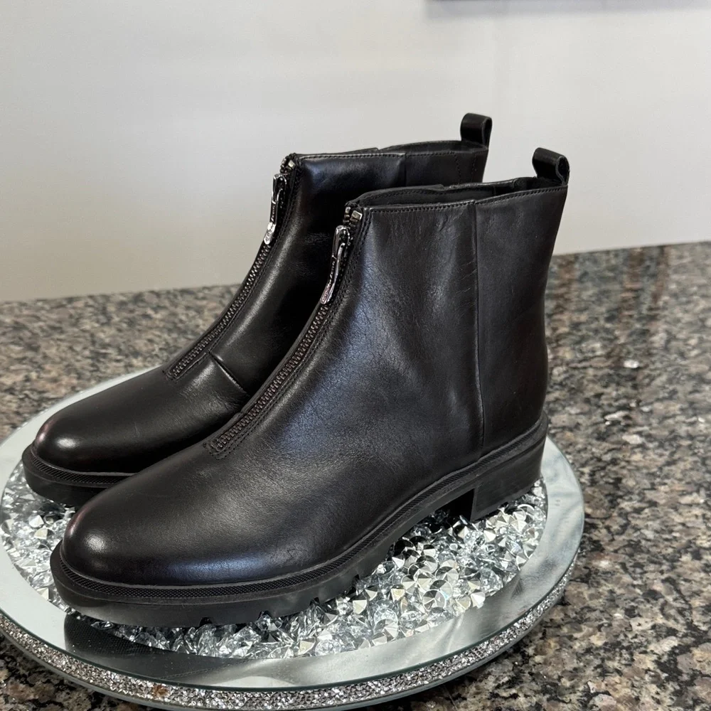 Easy Spirit Black leather Ankle Booties NEW 9